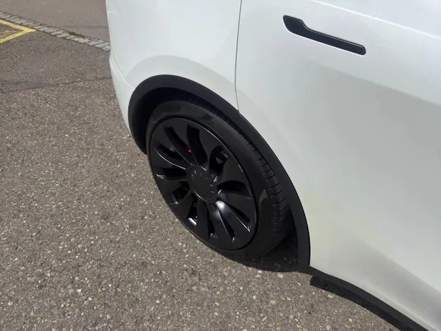Tesla Model Y Performance D SOH 95.1% Anhängerkupplung