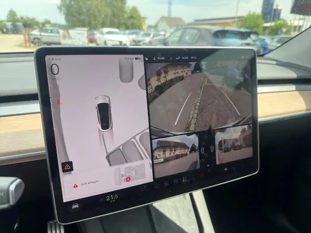 Tesla Model Y Performance D SOH 95.1% Anhängerkupplung