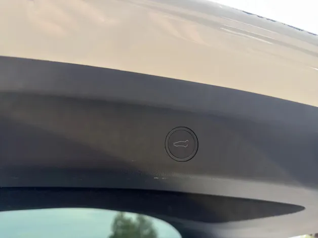 Tesla Model Y Performance D SOH 95.1% Anhängerkupplung