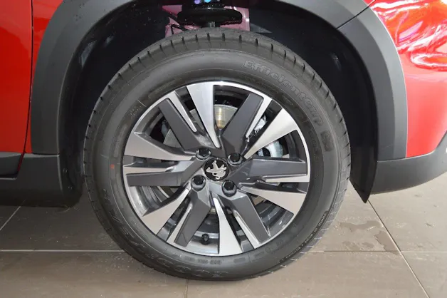 PEUGEOT 2008 1.2 PureTech Allure