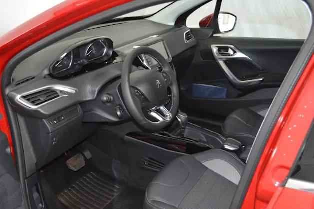 PEUGEOT 2008 1.2 PureTech Allure