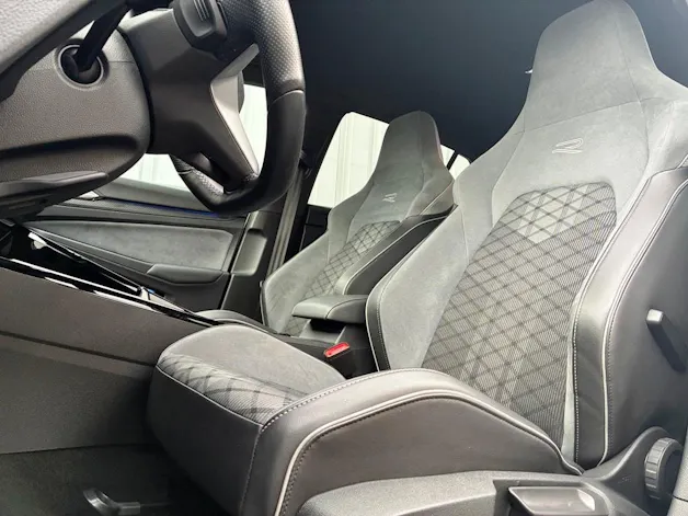 VW Golf 1.5 eTSI mHEV ACT R-Line DSG
