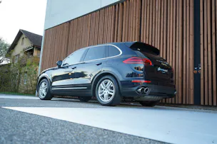 PORSCHE CAYENNE S E-HYBRID l 416 PS