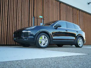 PORSCHE CAYENNE S E-HYBRID l 416 PS
