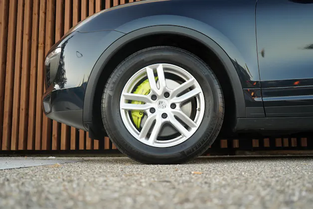 PORSCHE CAYENNE S E-HYBRID l 416 PS