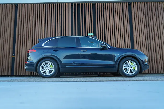 PORSCHE CAYENNE S E-HYBRID l 416 PS