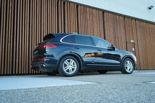PORSCHE CAYENNE S E-HYBRID l 416 PS