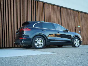 PORSCHE CAYENNE S E-HYBRID l 416 PS
