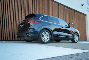 PORSCHE CAYENNE S E-HYBRID l 416 PS