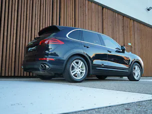 PORSCHE CAYENNE S E-HYBRID l 416 PS