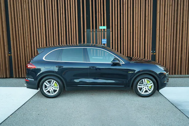PORSCHE CAYENNE S E-HYBRID l 416 PS