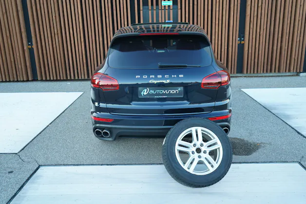 PORSCHE CAYENNE S E-HYBRID l 416 PS