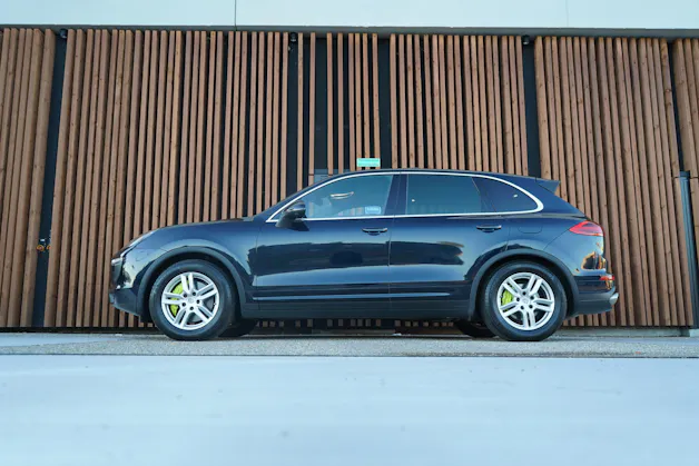 PORSCHE CAYENNE S E-HYBRID l 416 PS
