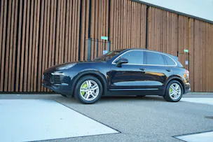PORSCHE CAYENNE S E-HYBRID l 416 PS