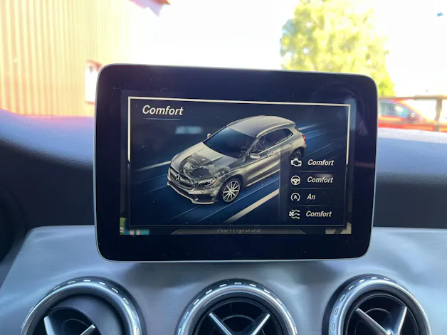MERCEDES-BENZ GLA 220 d AMG Line 4Matic