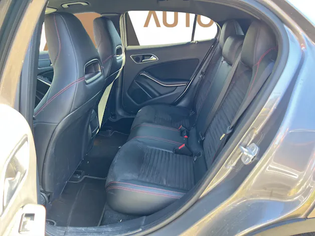 MERCEDES-BENZ GLA 220 d AMG Line 4Matic