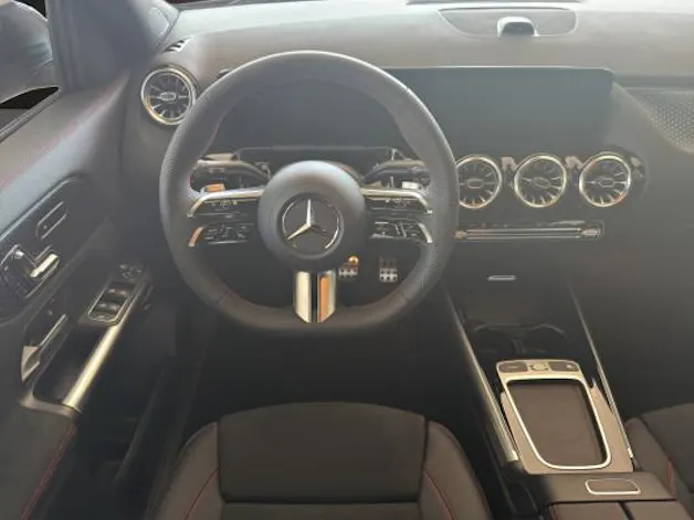 MERCEDES-BENZ GLA 200 Night Star 7G-D