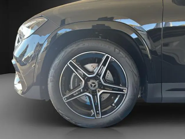 MERCEDES-BENZ GLA 200 Night Star 7G-D