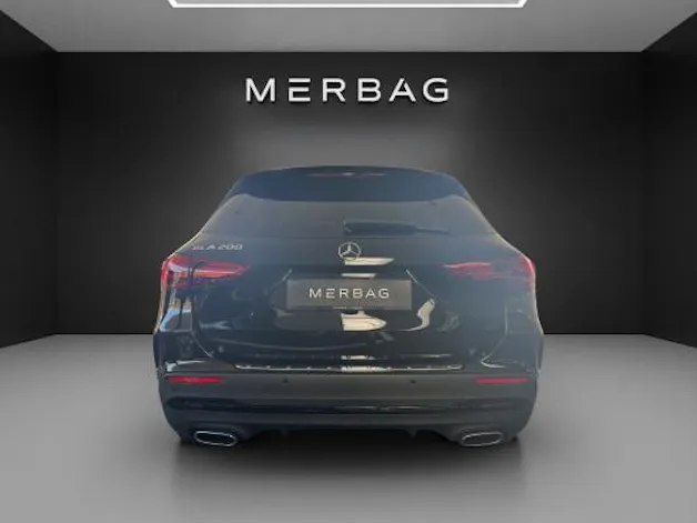 MERCEDES-BENZ GLA 200 Night Star 7G-D