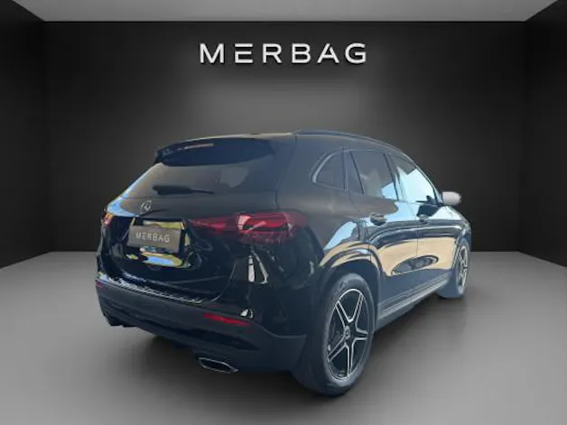 MERCEDES-BENZ GLA 200 Night Star 7G-D