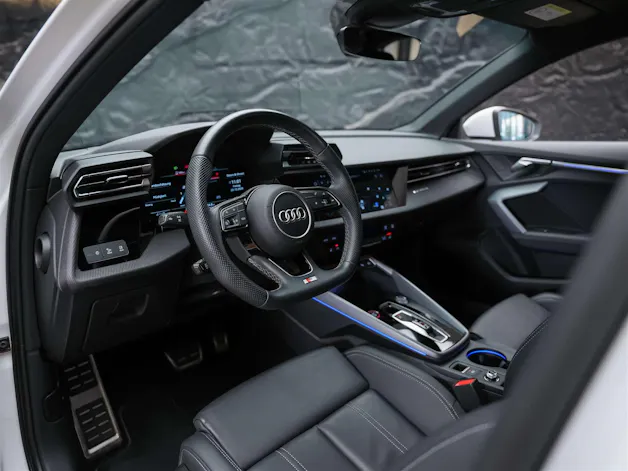 AUDI S3 Limousine TFSI quattro S-tronic *Facelift*19" Felgen*Leder*Sitzheizung*