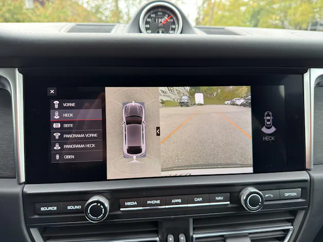 PORSCHE Macan
