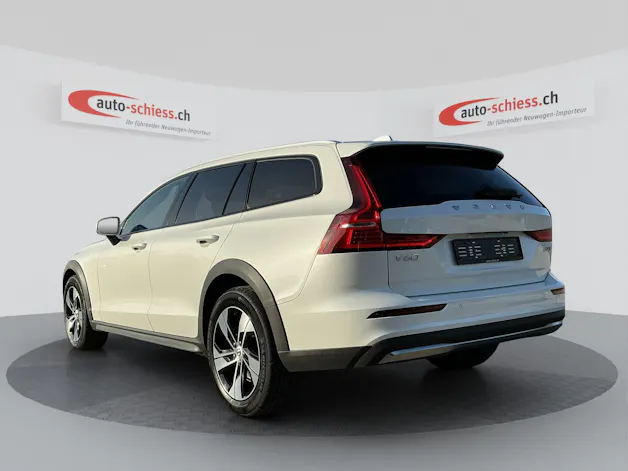 VOLVO V60 Cross Country Plus Dark AWD