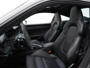PORSCHE 911 Carrera 4 GTS