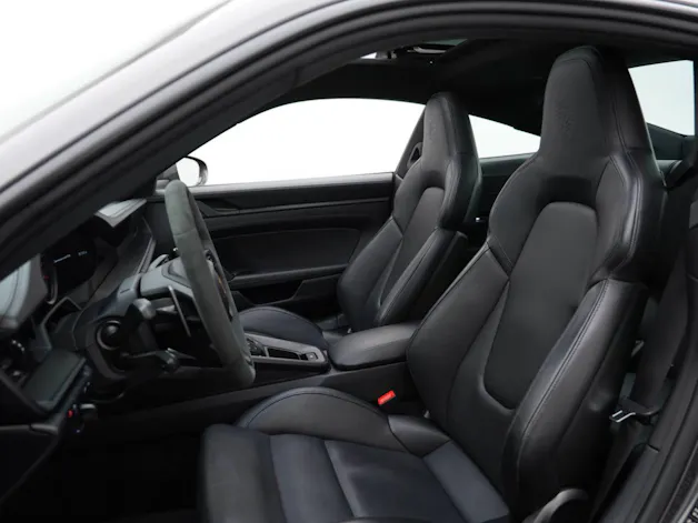 PORSCHE 911 Carrera 4 GTS