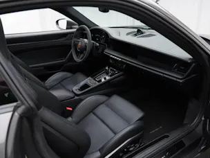 PORSCHE 911 Carrera 4 GTS