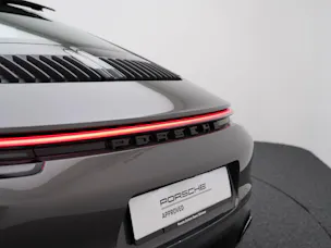 PORSCHE 911 Carrera 4 GTS