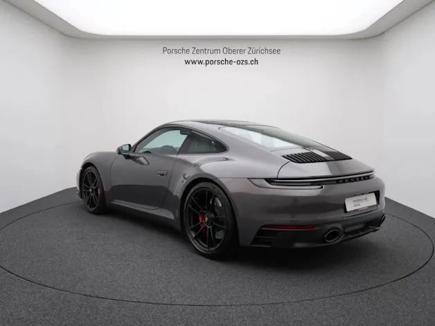 PORSCHE 911 Carrera 4 GTS
