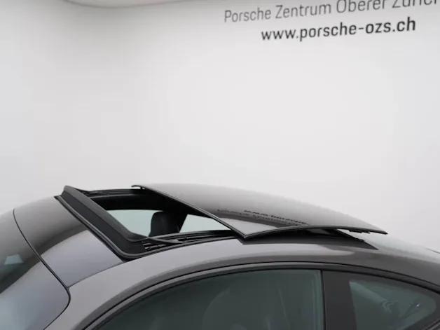 PORSCHE 911 Carrera 4 GTS