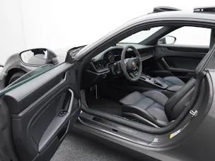 PORSCHE 911 Carrera 4 GTS