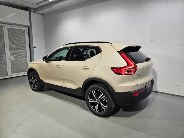 VOLVO XC40 2.0 B3 MH Plus Dark