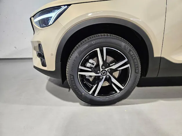 VOLVO XC40 2.0 B3 MH Plus Dark