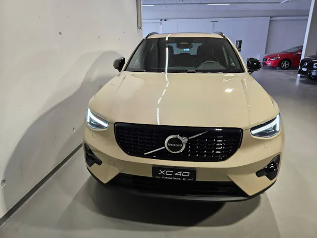 VOLVO XC40 2.0 B3 MH Plus Dark