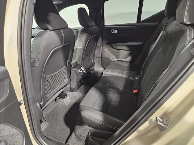 VOLVO XC40 2.0 B3 MH Plus Dark