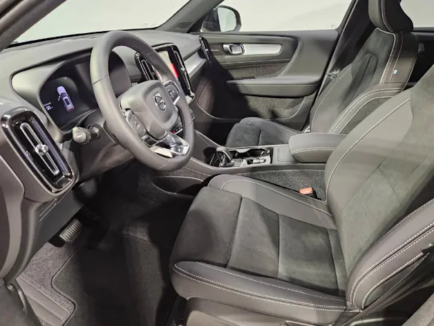 VOLVO XC40 2.0 B3 MH Plus Dark