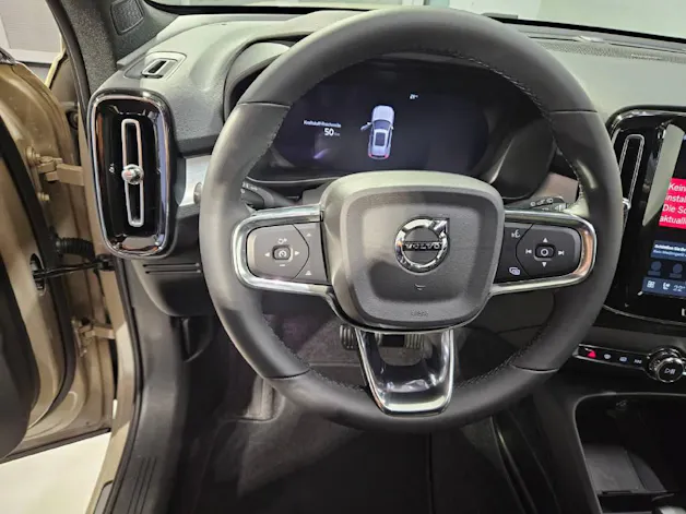 VOLVO XC40 2.0 B3 MH Plus Dark