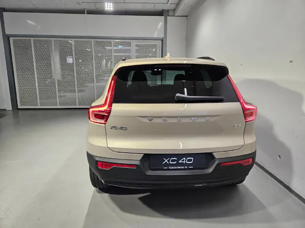 VOLVO XC40 2.0 B3 MH Plus Dark