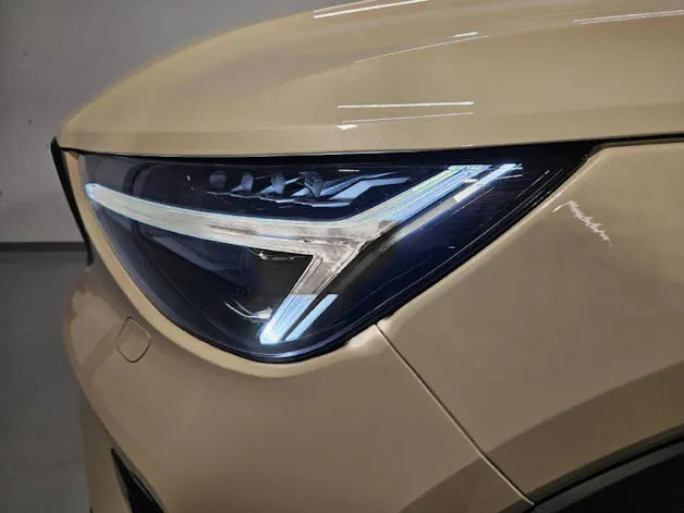 VOLVO XC40 2.0 B3 MH Plus Dark
