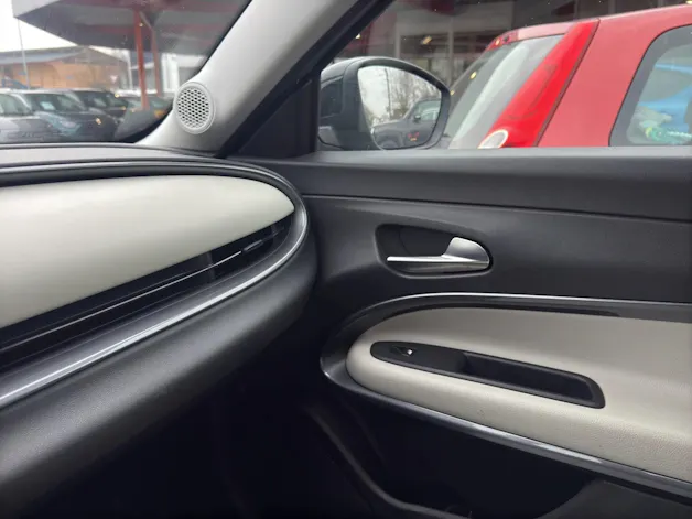 FIAT 600 1.2 Hybrid La Prima