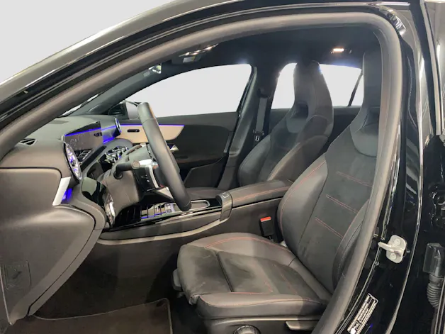 MERCEDES-BENZ A 200 AMG Line