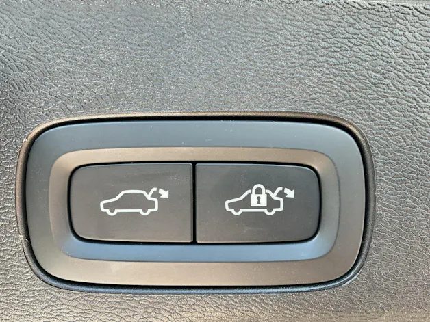 VOLVO XC60 B5 Benzin Mild Hybrid AWD Plus Dark Geartronic