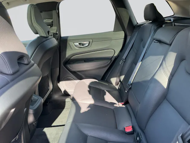 VOLVO XC60 B5 Benzin Mild Hybrid AWD Plus Dark Geartronic