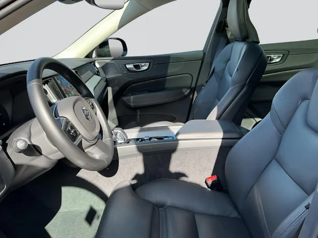 VOLVO XC60 B5 Benzin Mild Hybrid AWD Plus Dark Geartronic