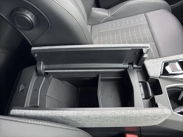 PEUGEOT 5008 1.2 Hybrid e-DCS6 GT 7 Plätzer
