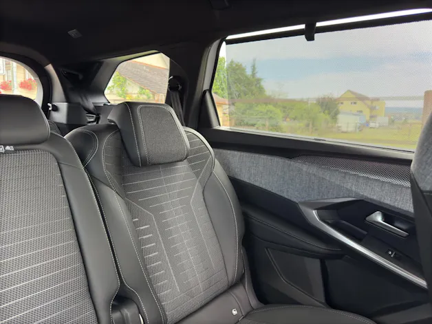 PEUGEOT 5008 1.2 Hybrid e-DCS6 GT 7 Plätzer