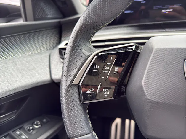 PEUGEOT 5008 1.2 Hybrid e-DCS6 GT 7 Plätzer